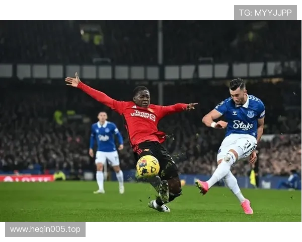 内维尔断言：稳住节奏，本赛季王冠必落酋长球场